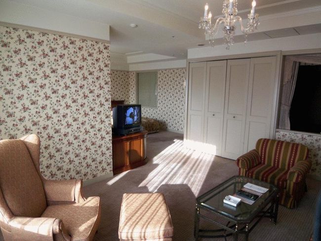 リビングからマスターベッドルーム方向