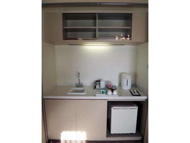 リビングにはシンクを供えたミニバーがあります