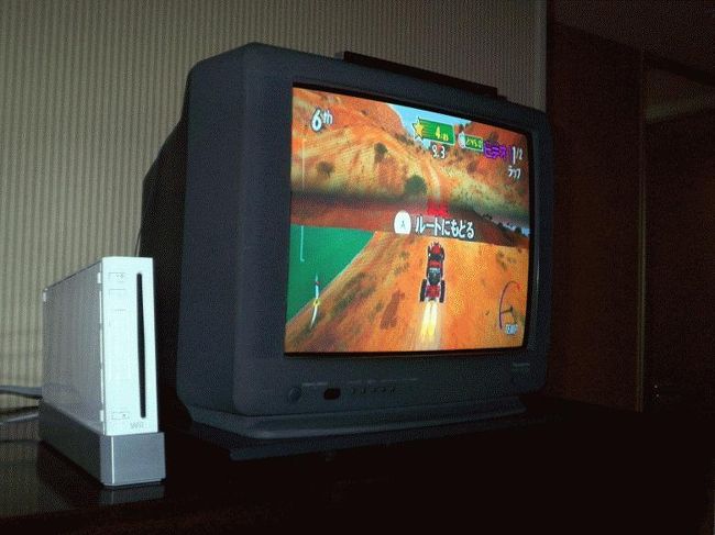 以前はこのホテルにはプレステ２があって、子供達はそれを楽しみにしていたのですが、故障してしまったのかサービスが中止になったので、自宅からウィーを持ってきて、セカンドベッドルームのテレビに繋いで楽しみました