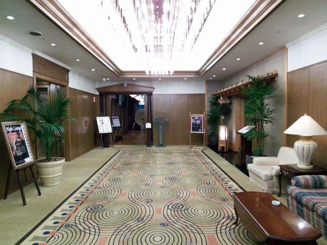 中国料理レストラン「翠陽」前から、正面にイタリアンレストラン「ルッチコーレ」、右が今回利用した日本料理レストラン「花木鳥」