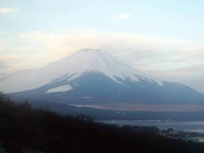 残念ながら薄い雲が掛かってコントラストがハッキリしません