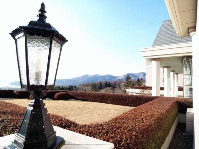 本館と３号館の間からお庭に出ました