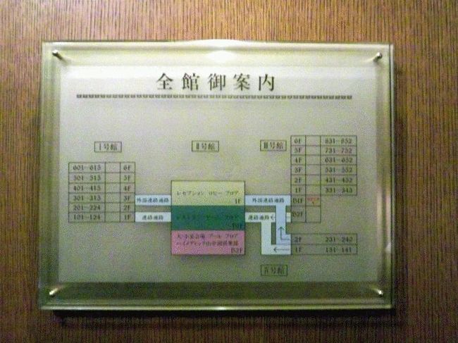 館内の連絡通路を示した案内板