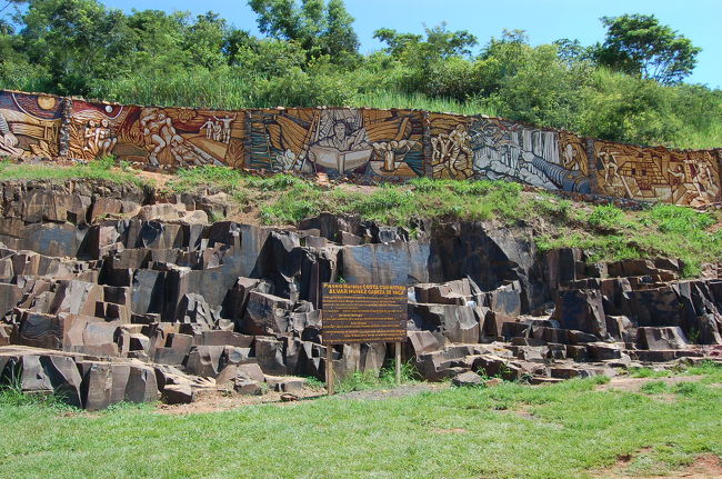 何だろう？<br />壁に絵が？