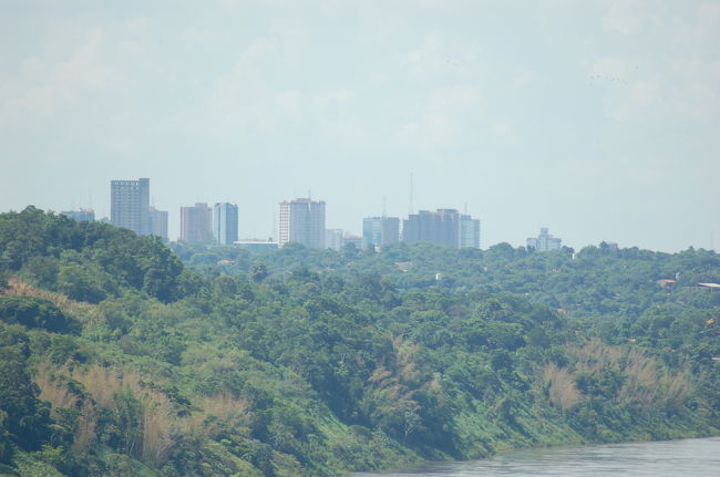 パラグアイのシウダー・デル・エステの高層ビル群