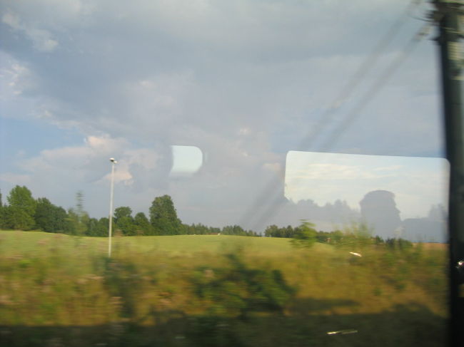 　ローカル線とは、違う専用線を走ったようです。車窓からの眺めは、どことなく北海道を感じました。しかし、鉄道施設の至る所に落書きがあり、やはりヨーロッパであることを実感しました。