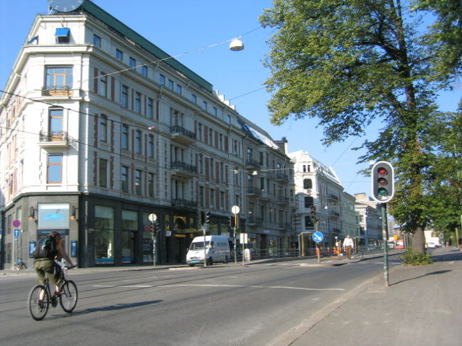 　王宮近くの通り。ヨーロッパ的な感じがよく出ています。