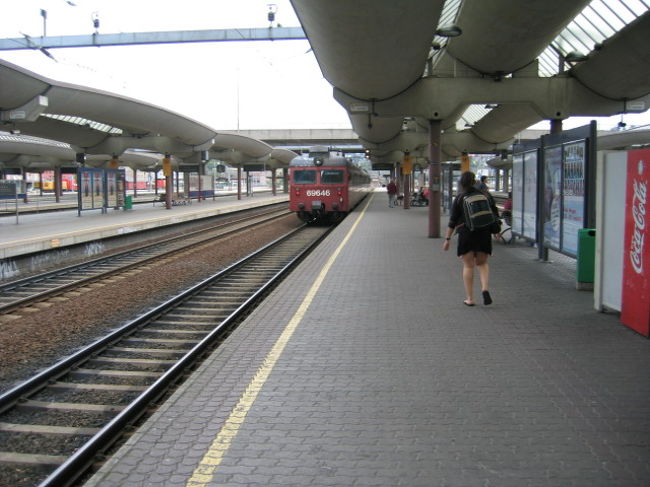 オスロ中央駅で見かけたノルウェー国鉄の車両。普通列車でしょうか。