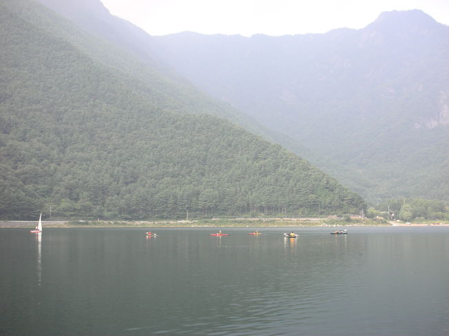 西湖のカヌー風景。<br />天気はいまいち・・・やったけど、皆カヌーを楽しんでました。