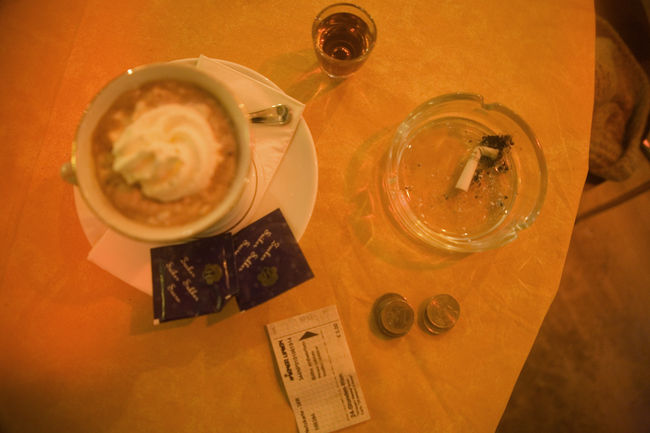 人気のない雨の遊園地。ふもとのカフェのホットチョコは絶品です（ウィーンはホットチョコレートがお勧めです。ミルクが濃厚でまろやかで。）