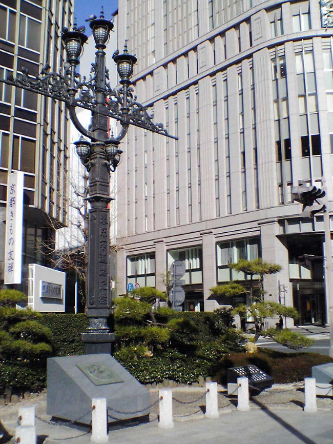 日本橋と三越。<br />近くに三越のお客様用自転車置き場があります。<br />どんな人が自転車で通っているのでしょうか？