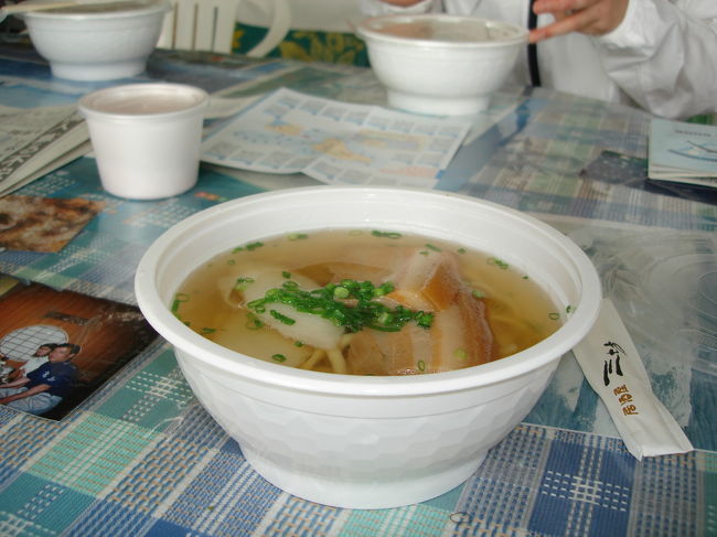 お昼は”沖縄そば”です。