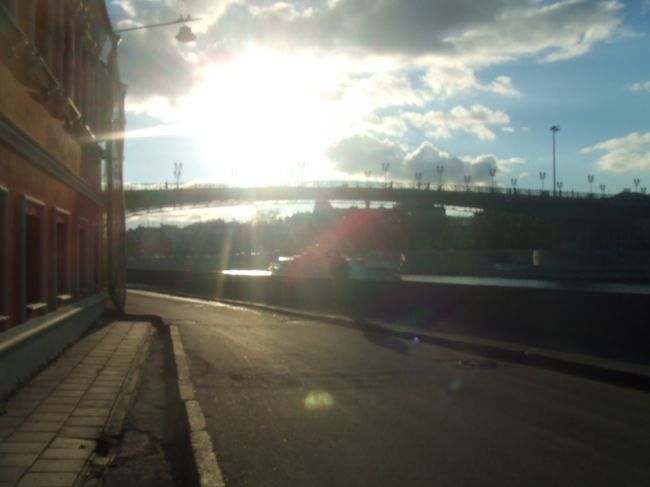 <br />モスクワ川にかかる太陽<br /><br />この日はそこまで天気も悪くなく、雪も少し残っている程度だった