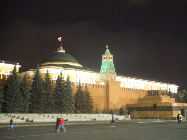 <br />夜のクレムリン。そして<br />