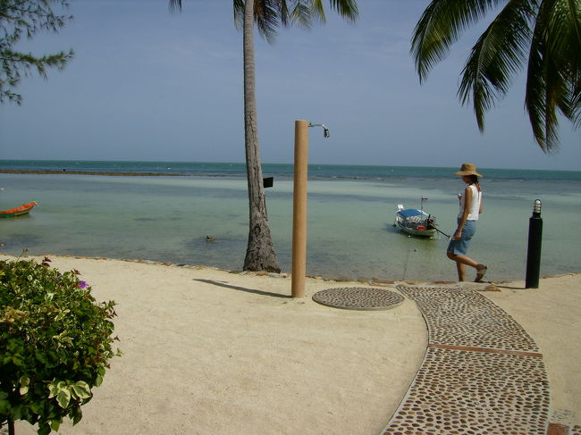 宿の前の美しいビーチ。