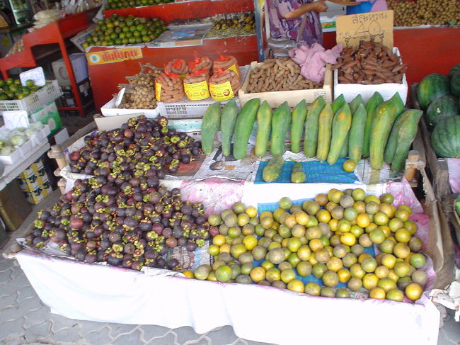 色とりどりの果物。