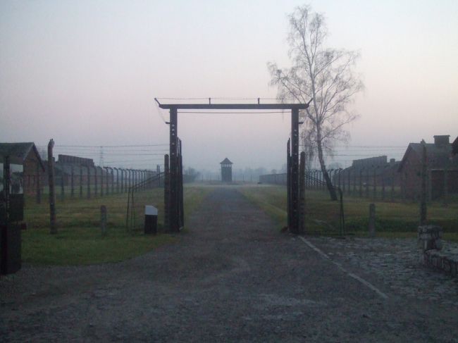 <br />そこから３キロほど歩くと、｢第２アウシュビッツ｣ビルケナウがある。<br />こっちの方が規模も大きく、当時の雰囲気を偲ばせる