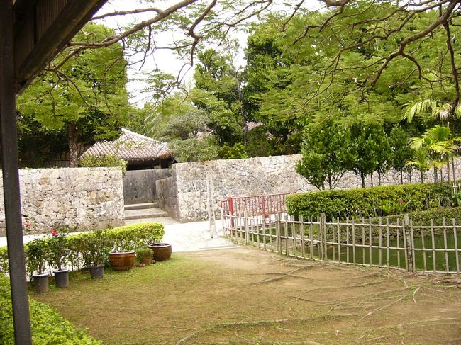 チケットを買って右手のこれが入口の門です。