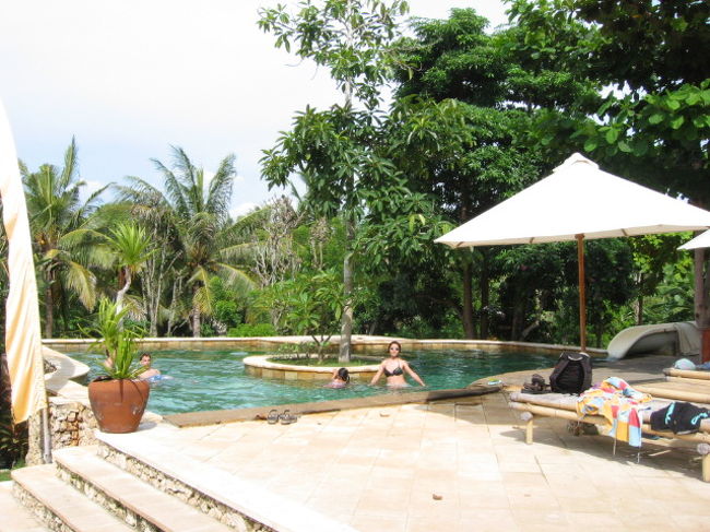 レインボーガン島へ行くツアーで１日滞在。