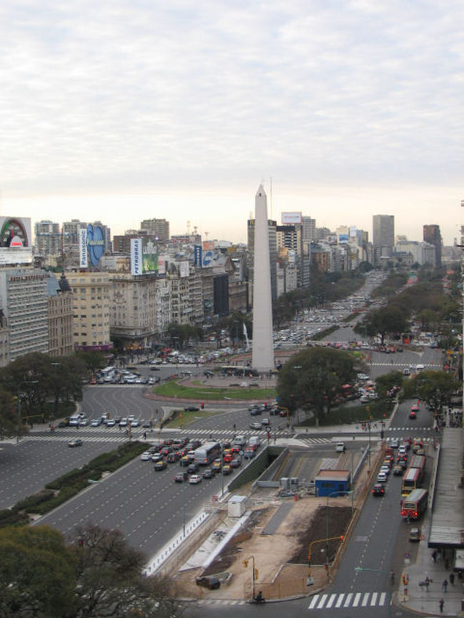 朝の７月９日通りとオべりスコの様子。