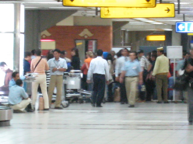 ホテルスタッフがバゲージを取りに行ってくれています。