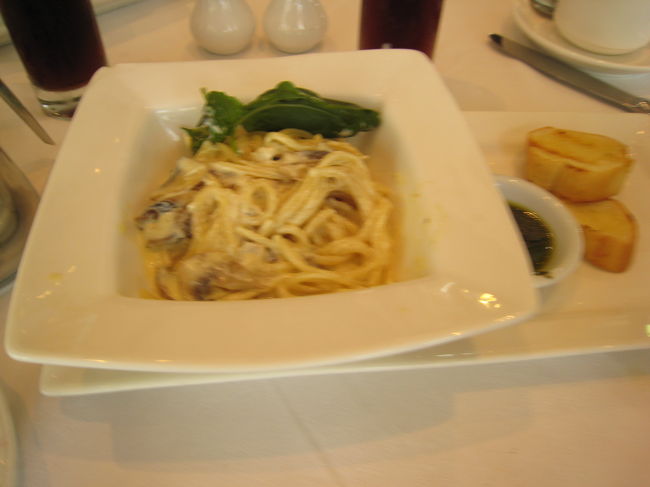 妻と娘はパスタを選びました。