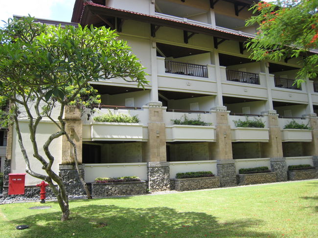 クラブ･ウィングの建物です。この２階に部屋がありました。一部オーシャンビューでした。