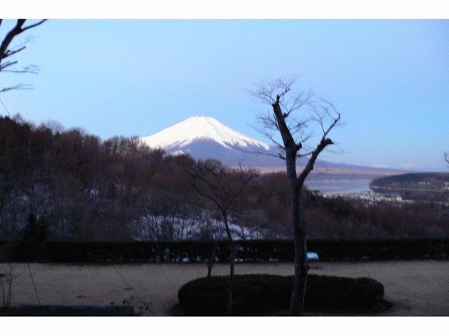 尿意を催し朝早く目が覚めたのでカーテンを開けて外を見たら、今朝も雲一つ無い好天のようです
