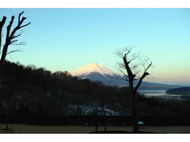 山中湖の湖面も明るくなってきました