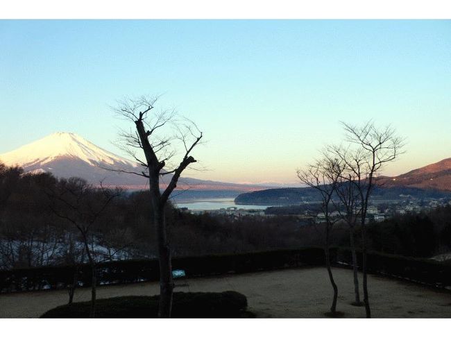 周りの山にも陽が射し始めました