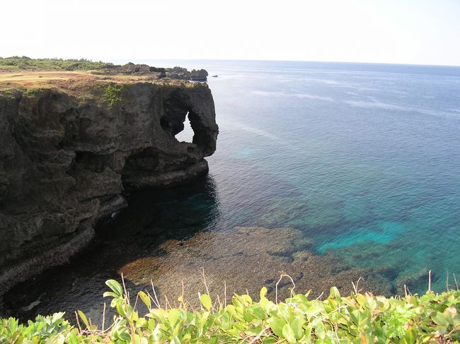 ダイビング後、せっかくだから観光へ♪<br />すぐ近くの万座毛へ。<br />修学旅行生や観光客にまぎれて<br />写真撮影大会☆