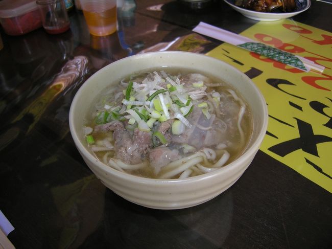 お肉がトロトロのやかそば☆<br /><br />他にも野菜そばなど。<br />どれも安くてボリュームあります！