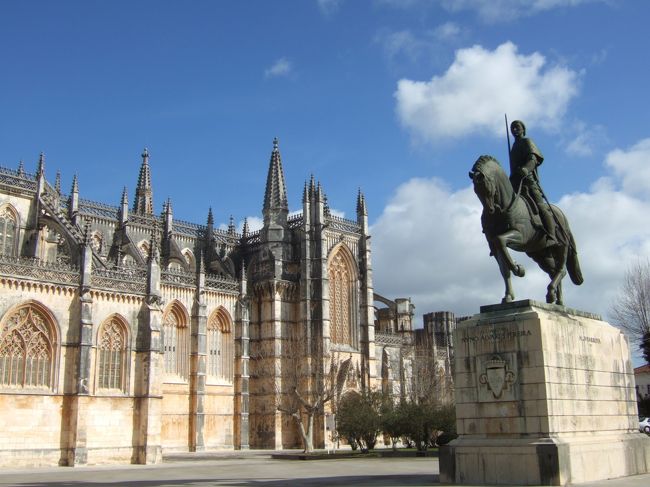 ポルトからバターリャまでやってきました！<br />バターリャ修道院＆青空がいい感じです☆