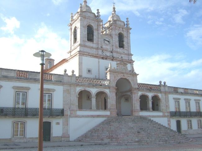 シティオ地区にある、ノッサ・セニョーラ・ダ・ナザレ教会です。ヴァスコ・ダ・ガマもインド航海前後に訪れたといわれているとか。