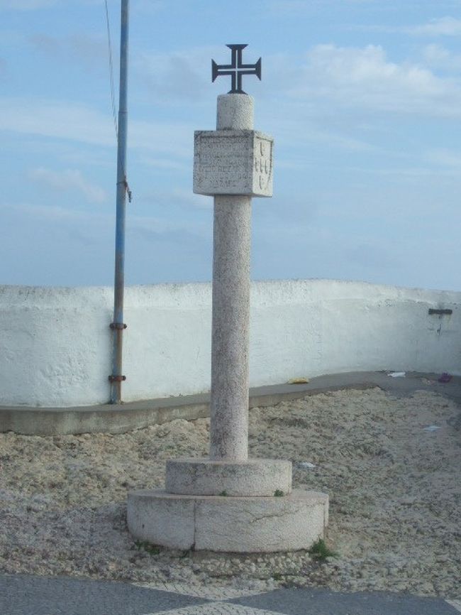 ヴァスコ・ダ・ガマの記念碑です。メモリア礼拝堂のすぐ近くにありました