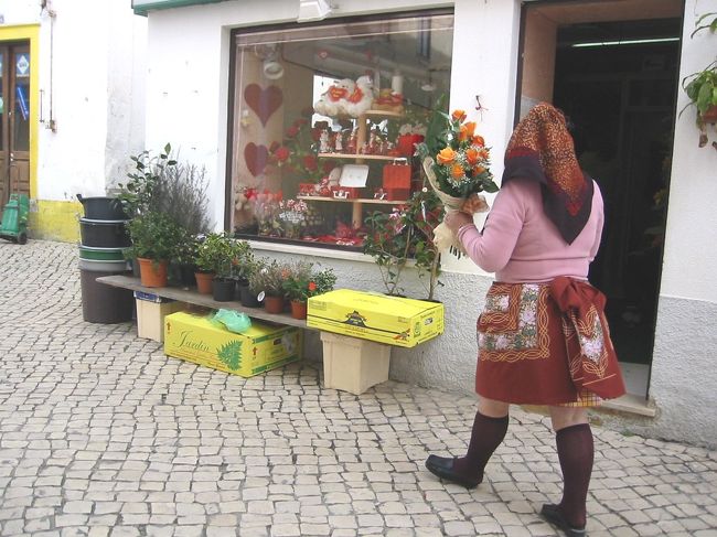 このおばあちゃんは、すごくオシャレにスカートを着こなしていました☆