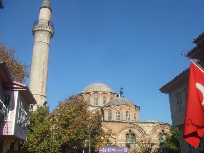 イスタンブール到着翌日は実にいい天気！さすが地中海に近いだけある。<br />写真は確かカーリエ博物館近く<br /><br /><br /><br />