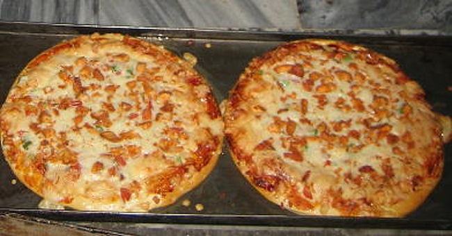 ピザの台は<br />ふわふわのパンだったので<br />改良の余地あり。