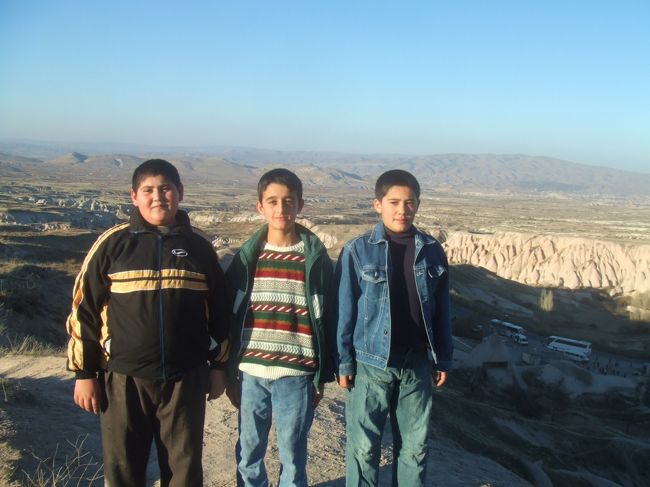 <br />｢写真撮ってや！！｣<br /><br />城のある丘の上で。こういうところにアジア的なものを感じずにいられなかったり