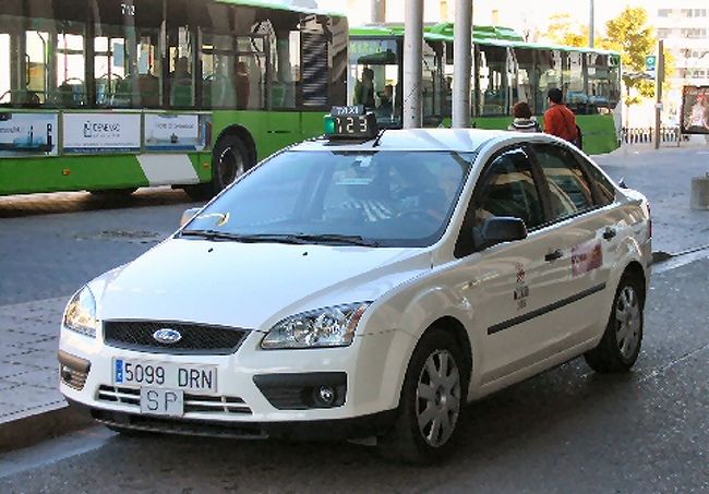 コルドバのタクシーは、ホワイトのボディカラーで、これといって特徴がない感じだった。