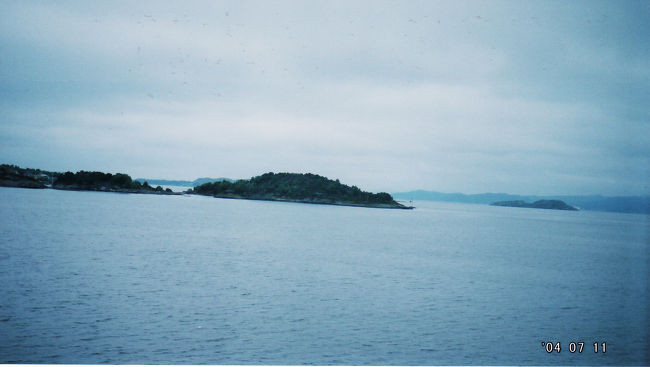 　海だけど、フィヨルドで内陸に入っているからか、あまり揺れない。<br />　外は極寒だけど、揺れない分、かなり快適な船の旅だった。