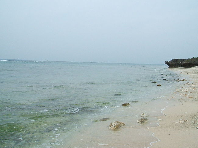 曇ってるけど、これはこれで風情があって悪くないです(^-^)島は何でもありって気がする。