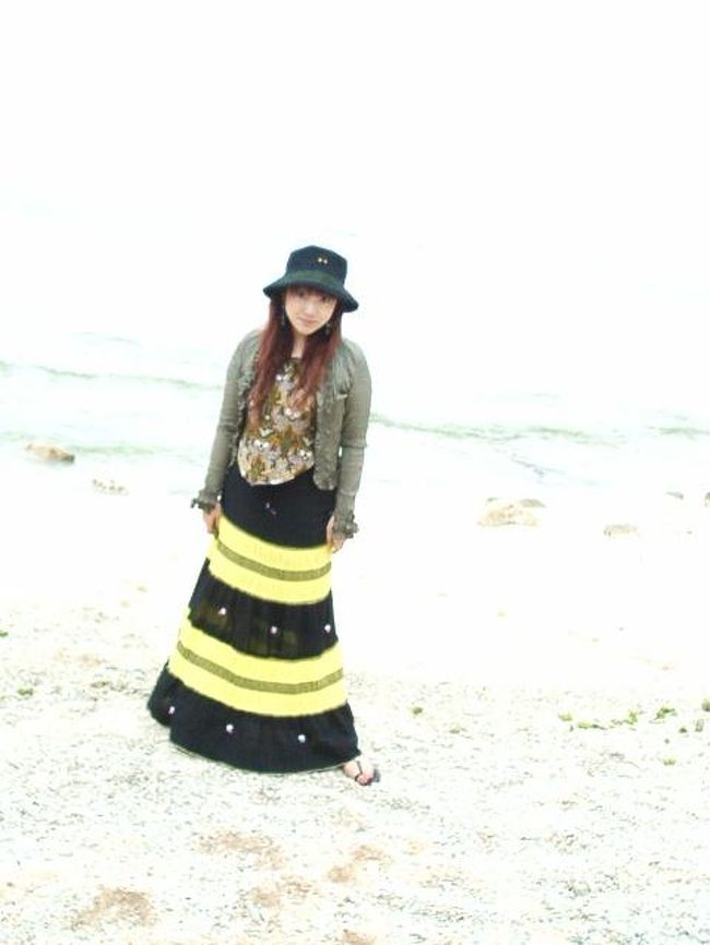 岩にカメラを置いて、タイマーで撮ってみたんだけど、なんか背後真っ白になっちゃった(^o^;)バックは海なんだけどね。