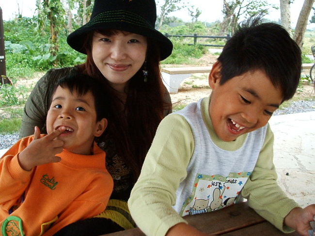 ちなみに、ライブにはErykahと呼び捨てにされ、まろにはママとかお姉ちゃんとか呼ばれ、みさちゃんには「やっくんお姉さん」と呼ばれてました(笑)。桜塚やっくんに似てるんだってさ(絶対髪の毛だけやろ、それ、と突っ込んだけど笑)。こんな島に来てまで、子供に男女扱いよ。どんだけよね(笑)。