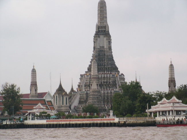 ２日目はバンコク市内観光です。<br />おもに寺院めぐりです。みなさまおなじみなので説明は省略いたします。