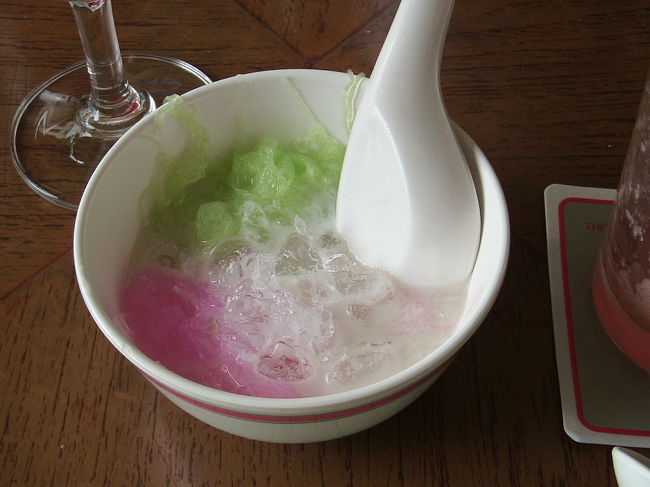 タイのデザートもありました。ココナツをメインにしたとても甘いものでした。