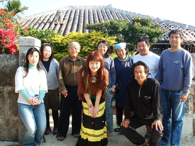 同じ日に宿泊したお客さん全員と、のはら荘名物おじいと、オーナーとおかみさんと、みんなでのはら荘前でパチリ☆