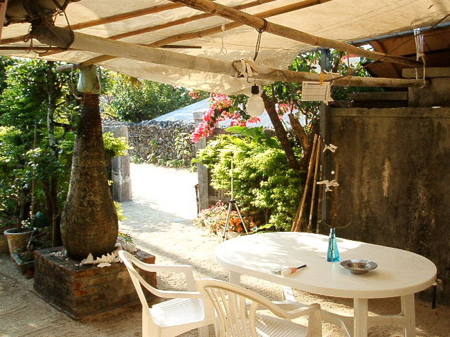 のはら荘の共有スペース兼お庭。手作りの楽しさがいっぱいで、すごく素敵なスペース♪