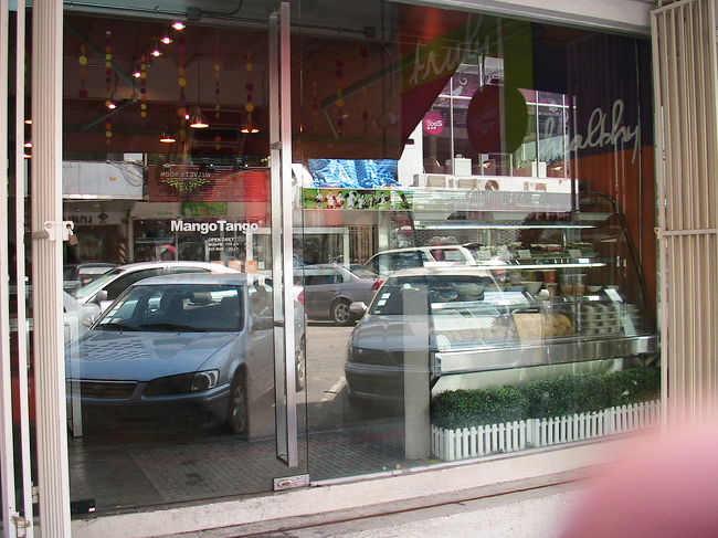 ちょとわかりにくかったので、入口の写真を。