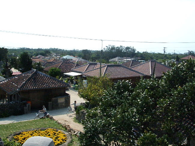 なごみの塔の上からの風景。つーか、この塔、上る階段がものっすご急で、一段一段が高くて怯えた〜(汗)